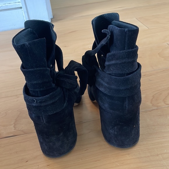 Rag & Bone suede booties with bow tie side - Picture 4 of 4